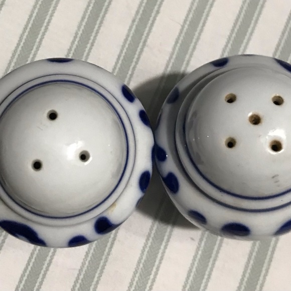 Pier 1 Butterfly Blossom Salt & Pepper - Picture 4 of 5